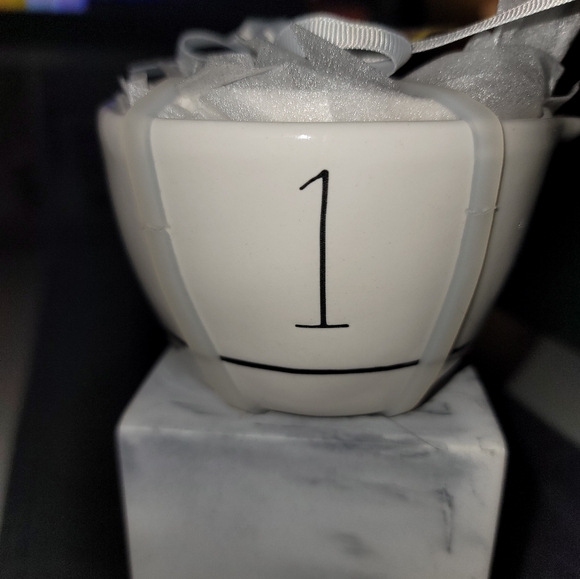 Rae Dunn Snoopy Measuring Cups - Picture 2 of 4